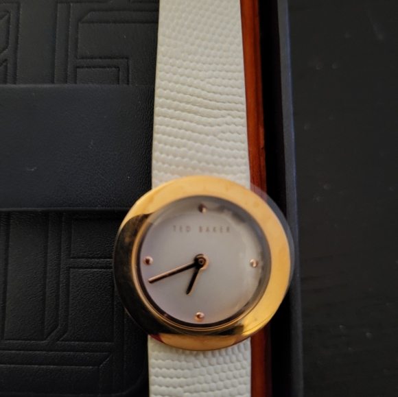 Ted Baker white leather strap watch - Picture 2 of 4